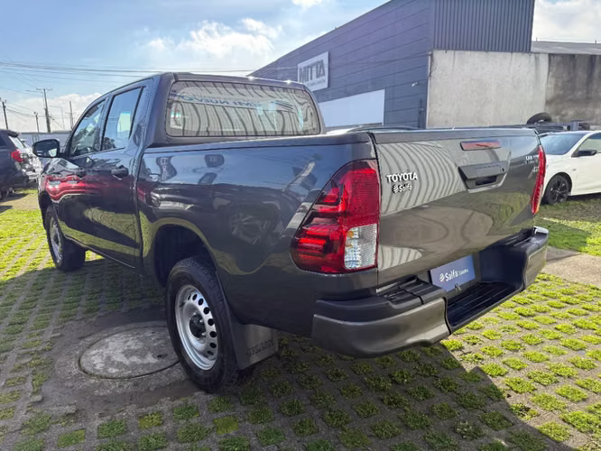 Toyota Hilux 4X2 2.4 MT DX 2026