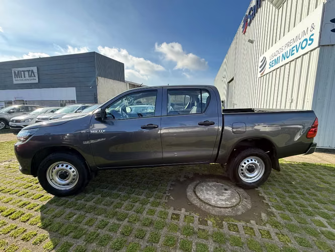 Toyota Hilux 4X2 2.4 MT DX 2026