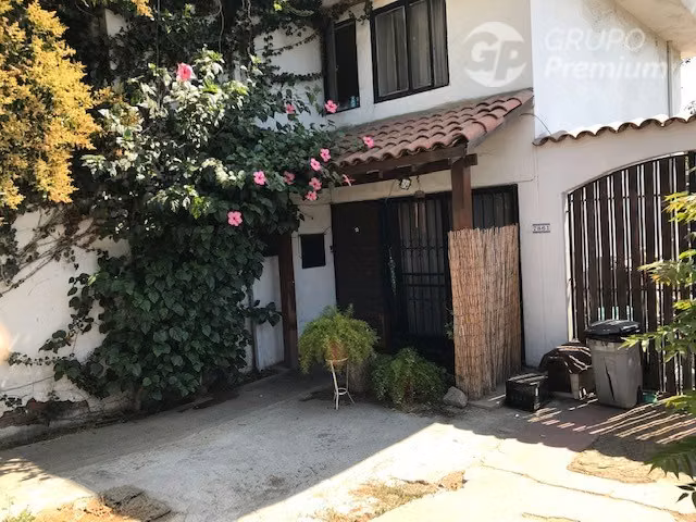 Casa en venta 4D 3B 6E en La Reina, a pasos estación metro