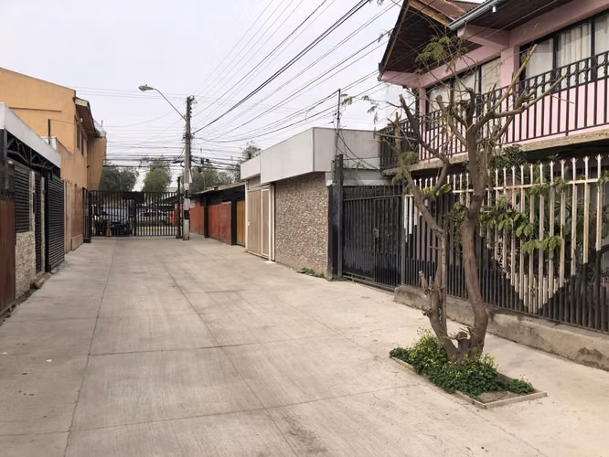 VENDE CASA 5 DORM, 2 BAÑOS A 1 CUADRA METRO C. LO MARTINEZ - EL BOSQUE - Imagen 3