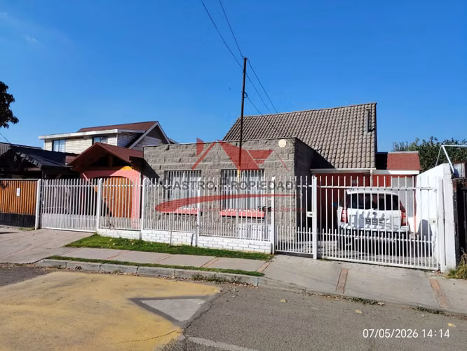 Hermosa Casa de Dos Pisos con 3 Dormitorios, 2 Baños, Quilicura.