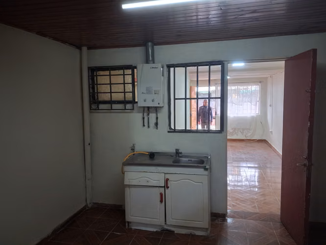 comoda y amplia casa en Faustino Gonzalez , 12 norte con 14 Orfiente - Imagen 10