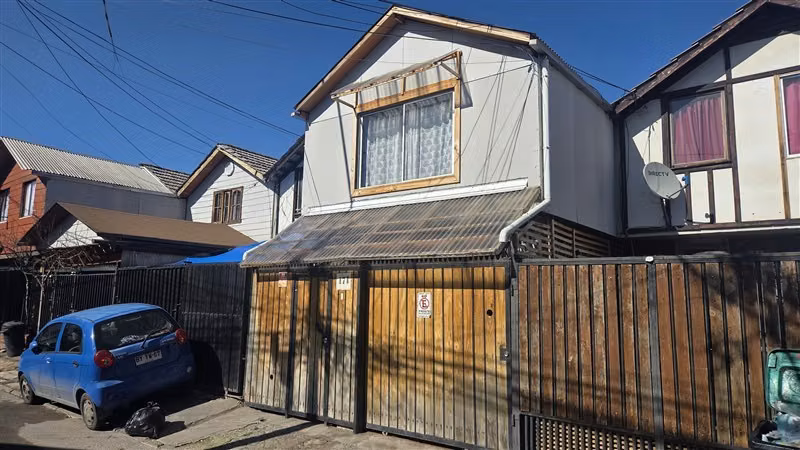 CASA EN LOS PORTALES CERCANA A METROTREN Y MALL PLAZA SUR