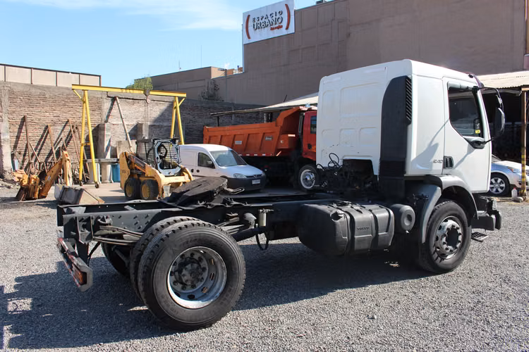 Tracto Volvo vm17 año  Hp - Imagen 4