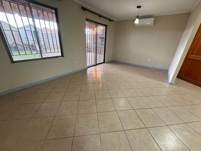 Casa en venta Valles del Country 3D/2B/2E. Talca