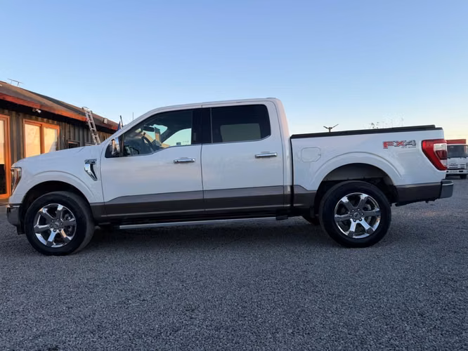 FORD F-150 LARIAT LUXURY 5.0 4X4 AT 2023 - Imagen 11