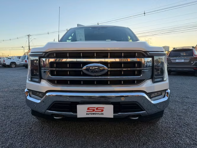 FORD F-150 LARIAT LUXURY 5.0 4X4 AT 2023 - Imagen 3