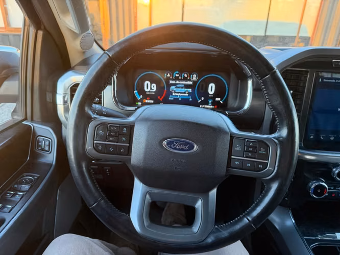 FORD F-150 LARIAT LUXURY 5.0 4X4 AT 2023 - Imagen 15