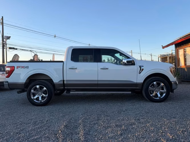 FORD F-150 LARIAT LUXURY 5.0 4X4 AT 2023 - Imagen 5