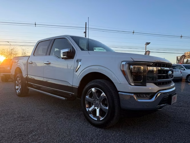 FORD F-150 LARIAT LUXURY 5.0 4X4 AT 2023 - Imagen 4