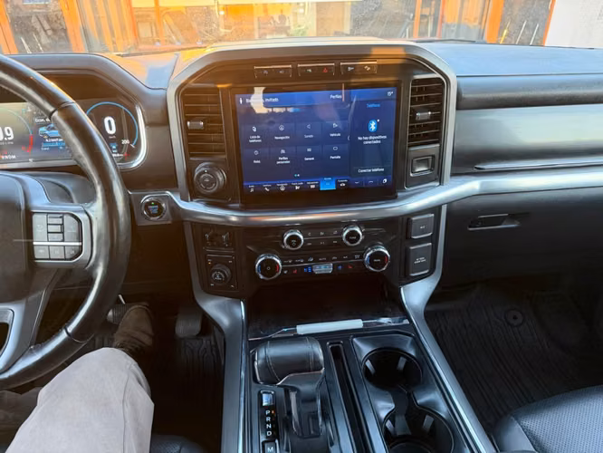 FORD F-150 LARIAT LUXURY 5.0 4X4 AT 2023 - Imagen 16