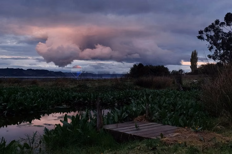 Paraíso frente al mar en quilquico, chiloé - Imagen 11