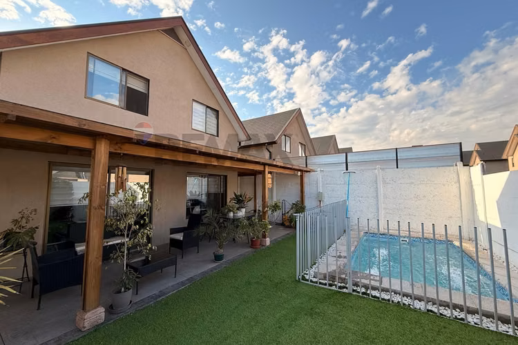"casa familiar en chicureo norte: 3d+3b+3e+1b"