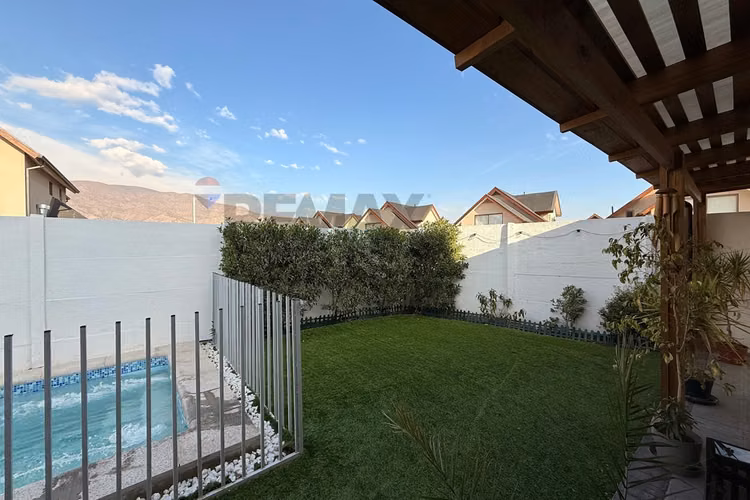"casa familiar en chicureo norte: 3d+3b+3e+1b"