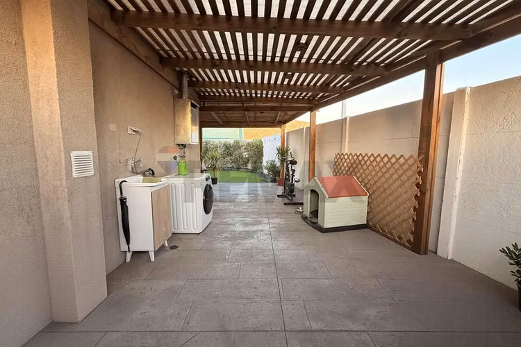 "casa familiar en chicureo norte: 3d+3b+3e+1b"