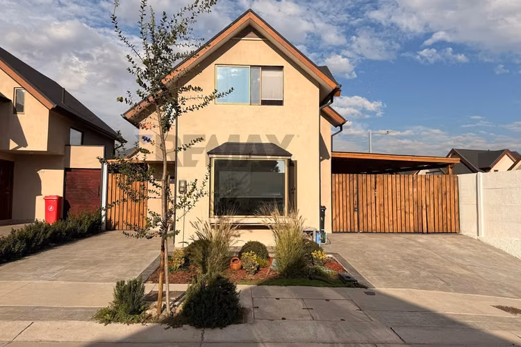 "casa familiar en chicureo norte: 3d+3b+3e+1b"