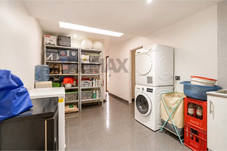 “gran casa familiar con piscina, jardín y quincho” - Imagen 32