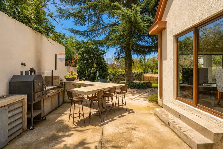 “gran casa familiar con piscina, jardín y quincho” - Imagen 39