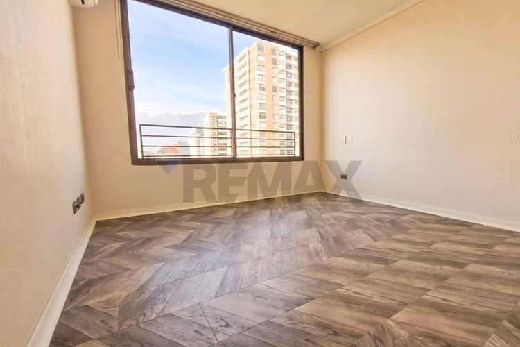 Departamento con estacionamiento y bodega