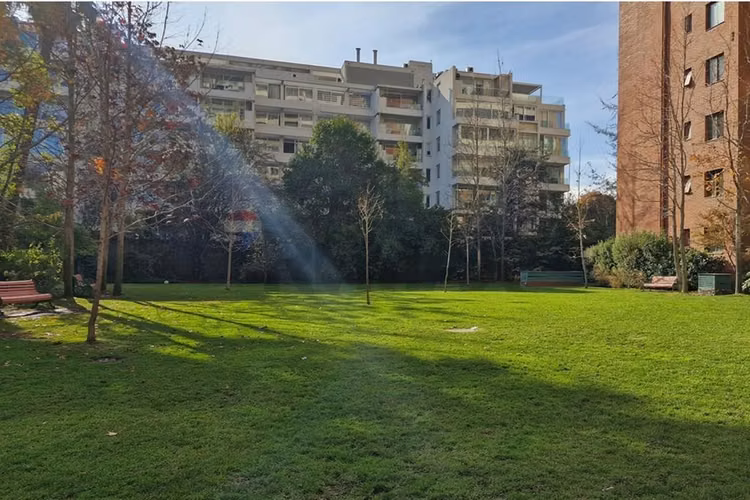 Departamento con estacionamiento y bodega