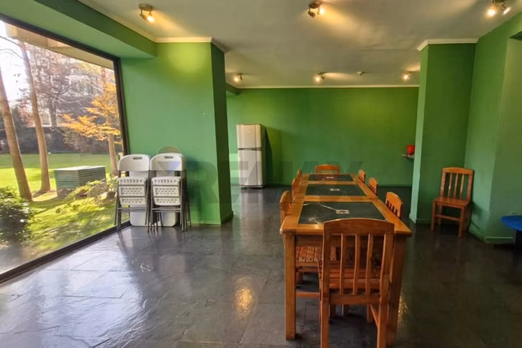 Departamento con estacionamiento y bodega