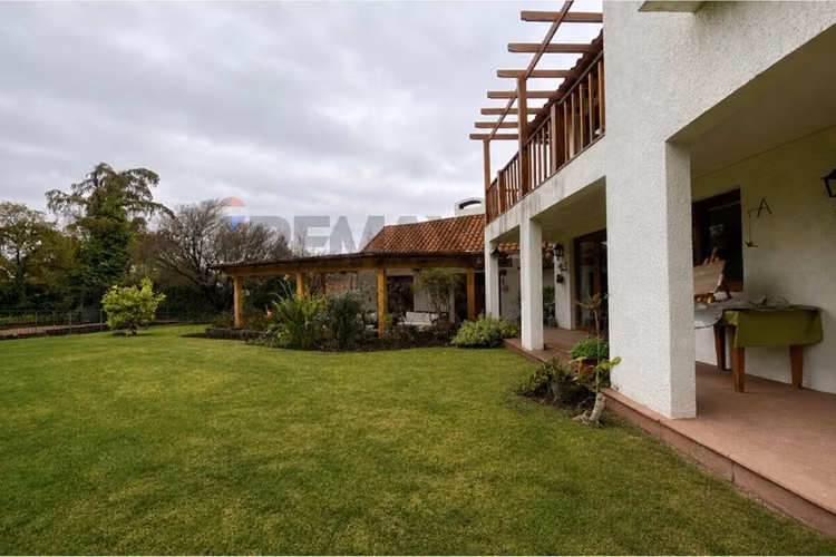 Exclusiva casa estilo chileno en lomas la dehesa