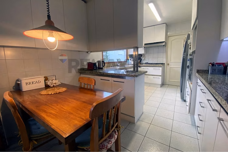 Exclusiva casa estilo chileno en lomas la dehesa