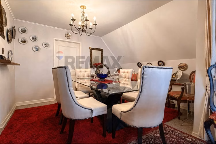 Casa de uso mixto detrás de apumanque las condes