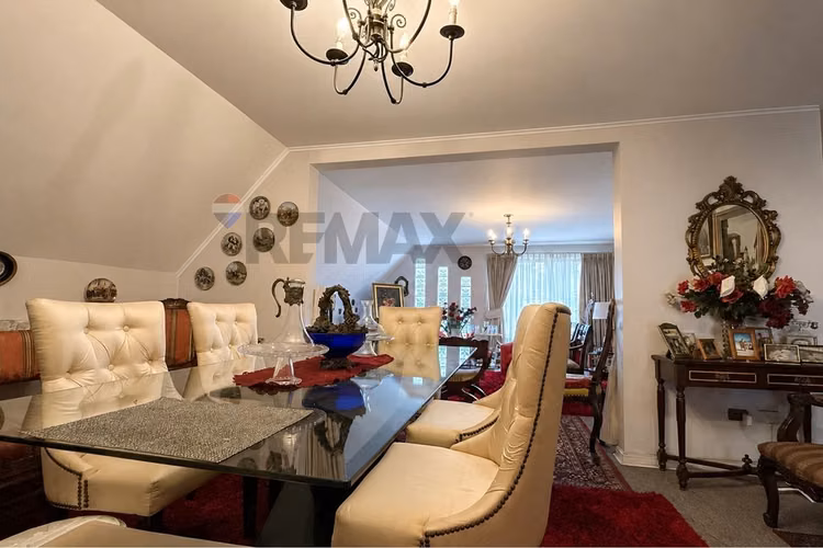 Casa de uso mixto detrás de apumanque las condes