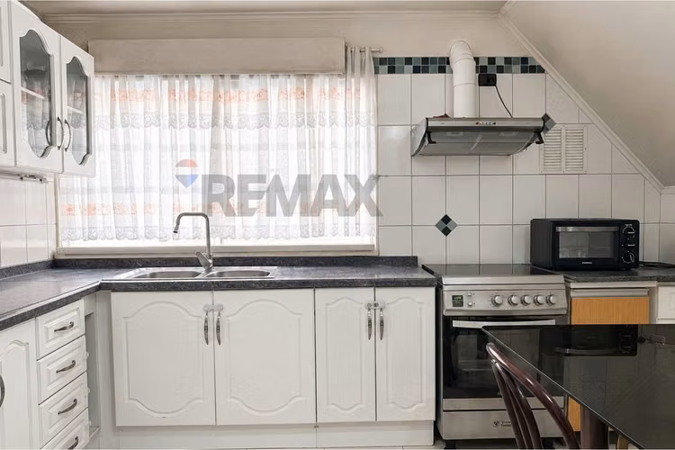 Casa de uso mixto detrás de apumanque las condes