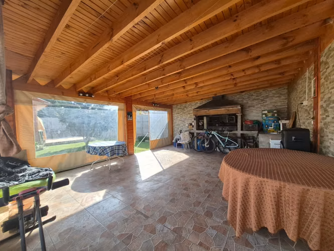 AMPLIO TERRENO CON DOS CASAS, PISCINA Y QUINCHO, ALTO JAHUEL