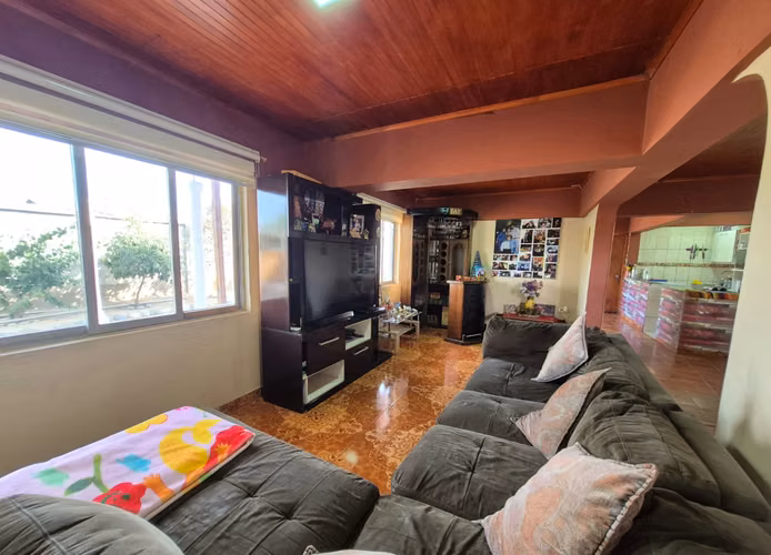 AMPLIO TERRENO CON DOS CASAS, PISCINA Y QUINCHO, ALTO JAHUEL