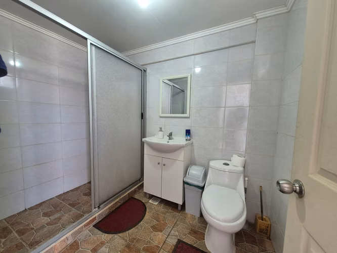 AMPLIO TERRENO CON DOS CASAS, PISCINA Y QUINCHO, ALTO JAHUEL