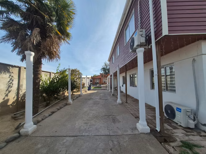 AMPLIO TERRENO CON DOS CASAS, PISCINA Y QUINCHO, ALTO JAHUEL