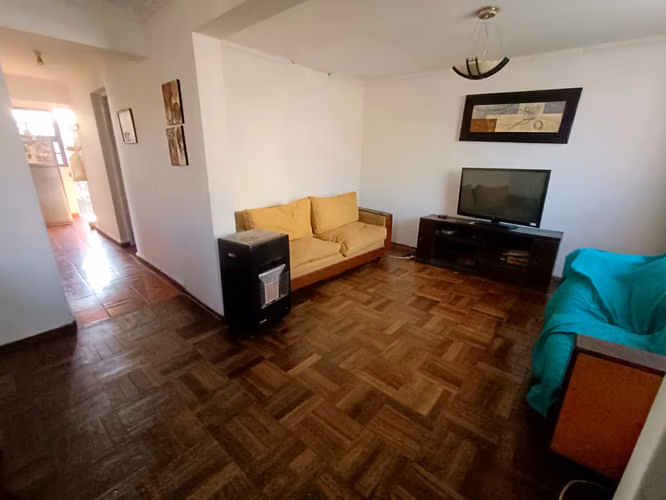 CASA CON 2 ENTRADAS INDEPEDIENTES
