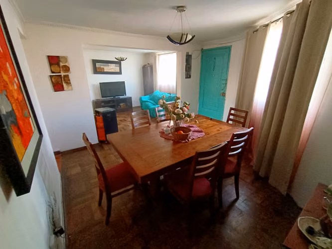 CASA CON 2 ENTRADAS INDEPEDIENTES