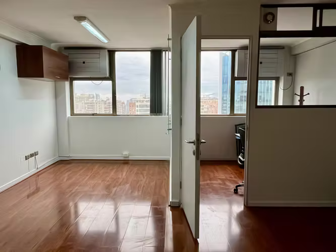 ESTUPENDA OFICINA EN ARRIENDO DE 45 M CON ESTACIONAMIENTO - Imagen 10