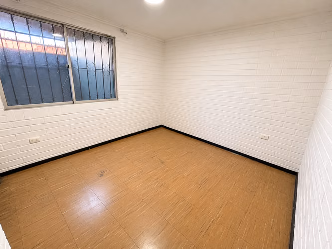CASA FAMILIAR CON AMPLIOS ESPACIOS Y 3 ESTACIONAMIENTOS - Imagen 9