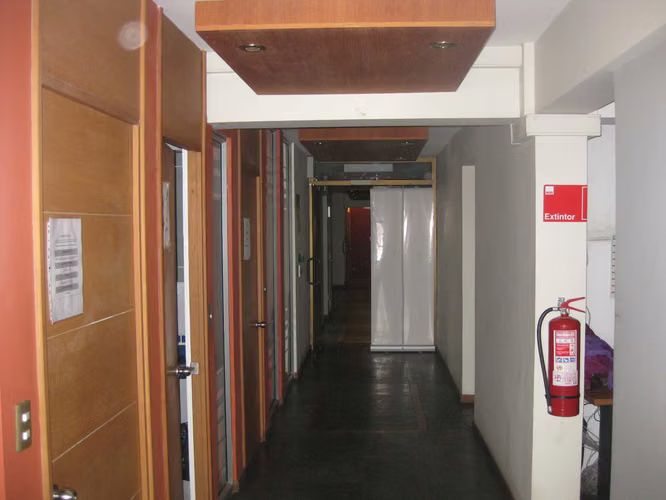 Piso completo en edificio y buena ubicación (180059)