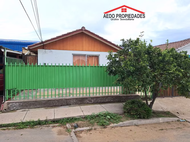 Se Vende Casa Habitacion con destino Comercial, Portal Araucarias, etapa 1, comuna de Quillota.