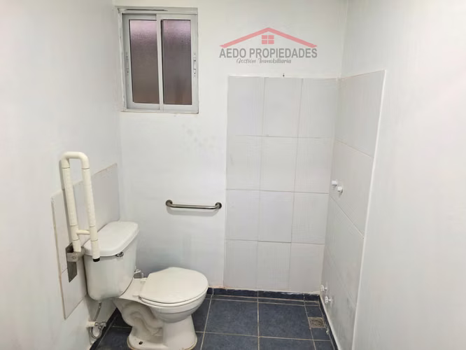 Se Vende Casa Habitacion con destino Comercial, Portal Araucarias, etapa 1, comuna de Quillota.