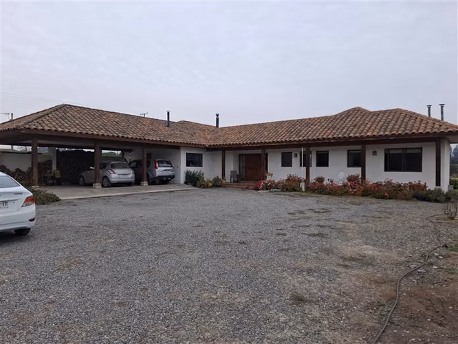 273 m2 en 5000 de terreno, 4D 4B; 3 estac. techados, piscina