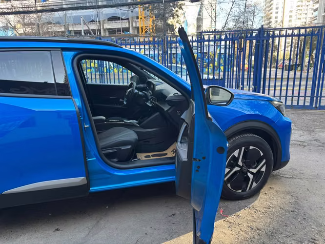 2025 Peugeot 2008 1.2 ALLURE PACK PURETECH 130HP 4X2 EAT8 5P.