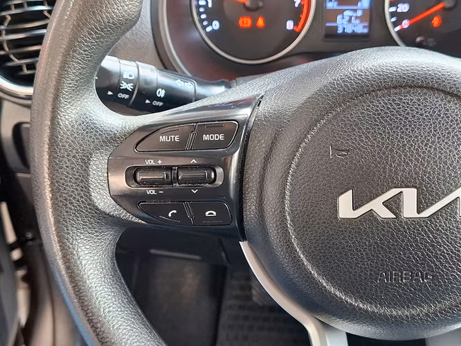 KIA SOLUTO 2025