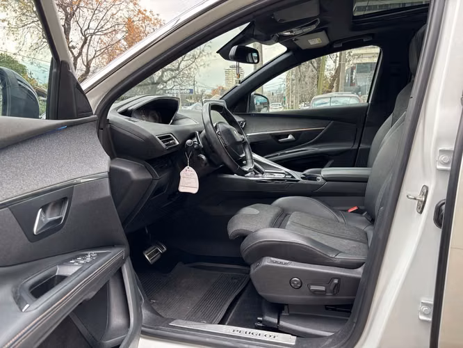 PEUGEOT 5008 2019