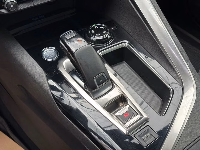 PEUGEOT 5008 2019