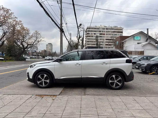 PEUGEOT 5008 2019