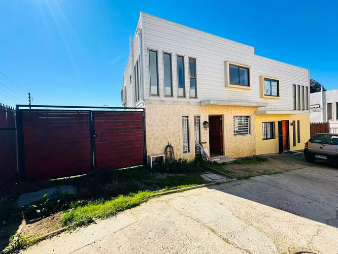 ARRIENDO CASA 3 DORMITORIOS 2 BAÑOS QUILPUÉ (180071)