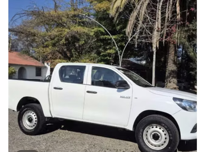 Toyota Hilux Doble Cabina DX 2.4 4x2 Diésel 2019