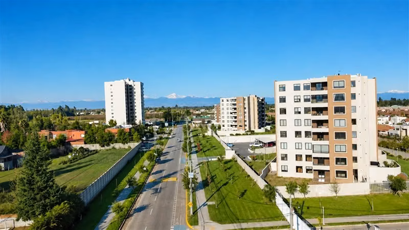 Vendemos Departamento en Edificio Hacienda La Esmeralda. - Imagen 18